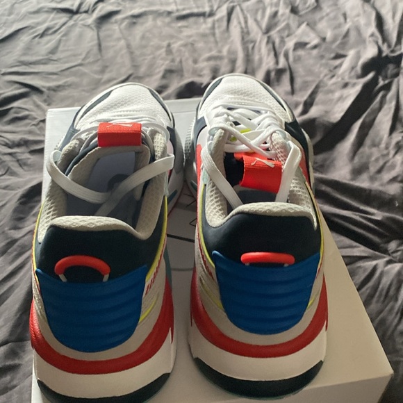 Puma - Picture 4 of 5